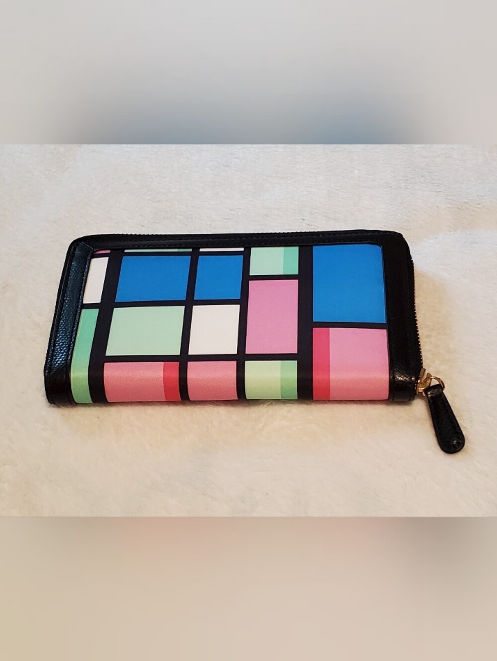 Vera Bradley *RETIRED* Colorblock Geometric Zip-Around Wallet in Blue,Pink,Mint - Picture 2 of 12